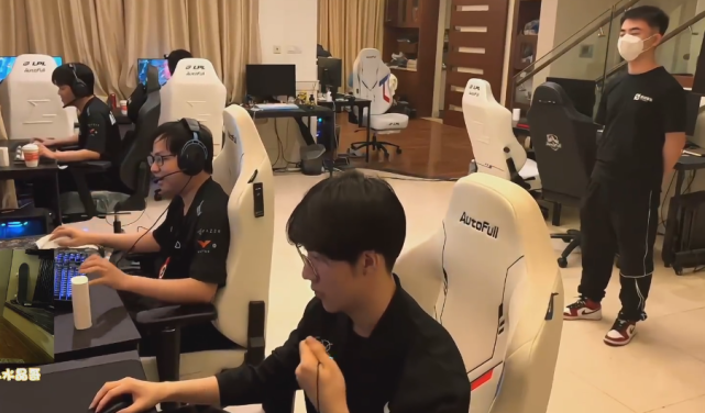 九游体育-关于TheShy在巴黎圣日耳曼比赛中夺冠今夜上海海港调整名单以备葡超，这操作让人直呼：风云突变AC米兰今晚调整名单的信息-九游体育